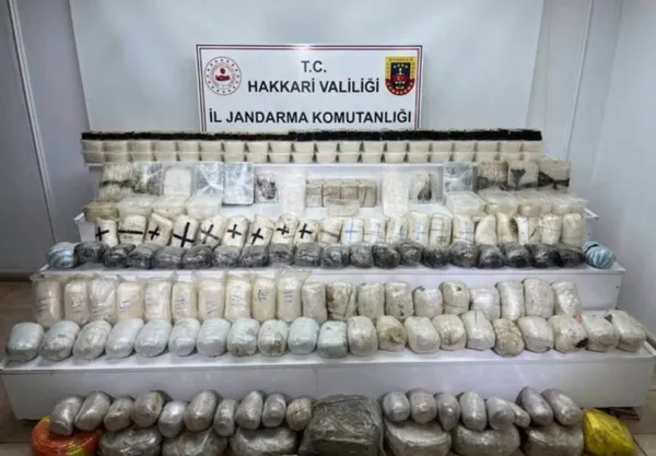 icisleri-bakani-ali-yerlikaya-duyurdu-7-ilde-narkoguc-operasyonu-1700546846717.jpg İçişleri Bakanı Ali Yerlikaya duyurdu! 7 ilde "Narkogüç" operasyonu - 1