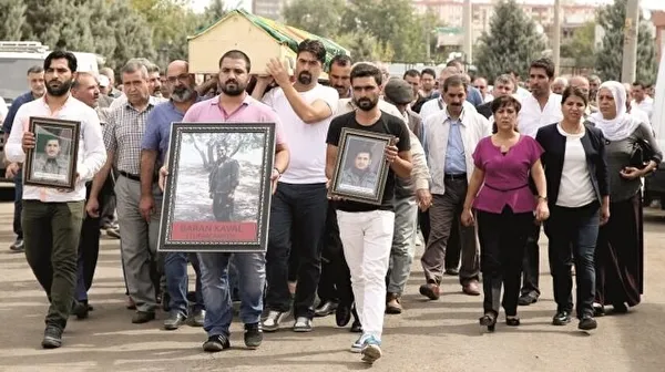 sinir-otesi-operasyondan-rahatsiz-oldu-hdpli-sibel-yigitalpten-muhalefeti-terletecek-sorular-karsisinda-misini-1660059381848.jpg HDP'den altılı masadaki ittifak ortaklarına 'bölücü' çağrı! Sınır ötesi operasyondan rahatsız olup destek istedi - 6