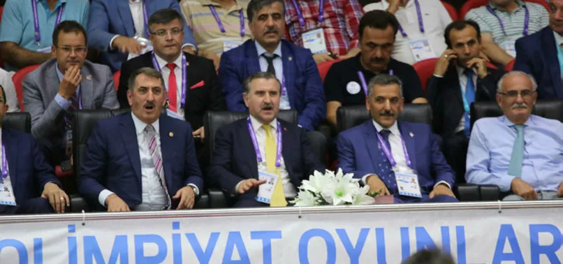 Sahadan çekilen takımı Bakan Bak ikna etti