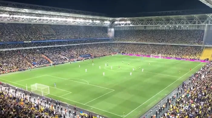 Fenerbahçe maçında Putin tezahüratı: UEFA soruşturma başlattı | Kanarya’ya hangi ceza gelir?