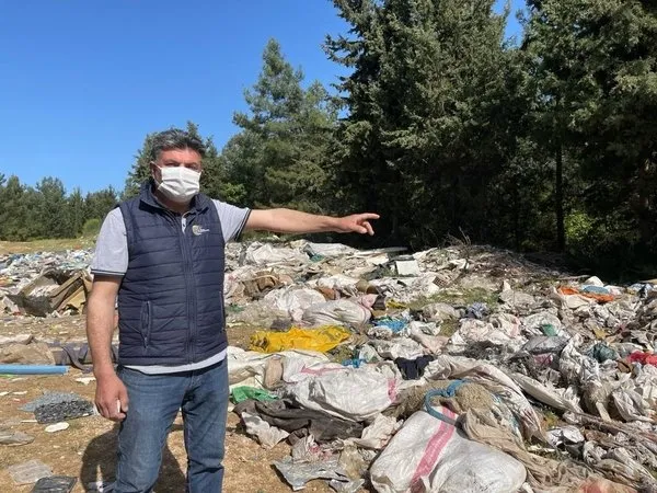 Son dakika: İzmir Buca’da ormanlık alan çöp yığınına döndü