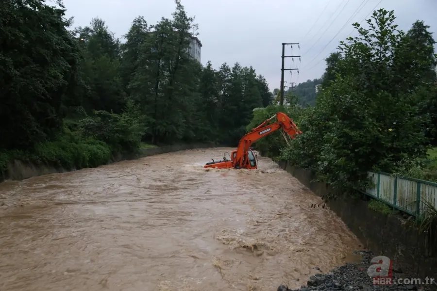 Rize'de şiddetli yağış eğitime ara verdirdi 5