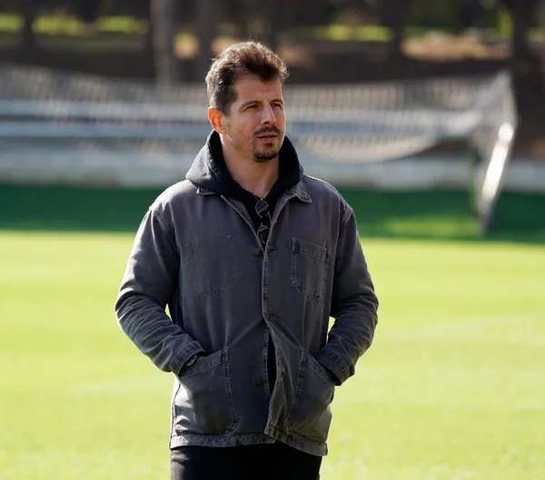 Emre Belözoğlu istifa mı etti? Fenerbahçe’den paylaşım geldi