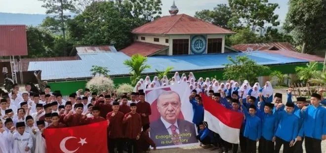 Endonezyalı yetim öğrenciler Başkan Erdoğan için dua ediyor! Onun zaferi bizim zaferimizdir