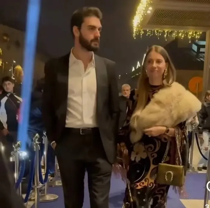 tuba-unsal-11-yas-kucuk-sevgilisiyle-boyle-goruntulendi-1765441323881.jpeg Kaynak: Sosyal medya