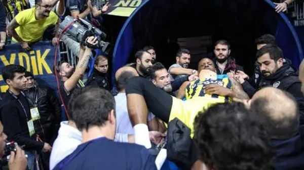 Fenerbahçe'de korkutan an! Ölümden döndü - 1