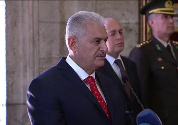 Başbakan Yıldırım, Yüksek Askeri Şura üyeleri ile Anıtkabir'i ziyaret etti