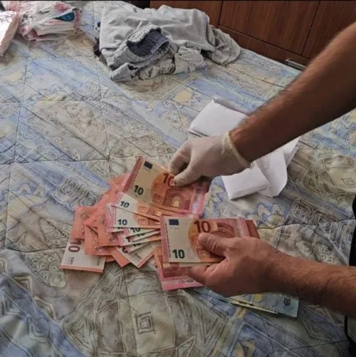 bodrum-liman-baskanliginda-rusvet-operasyonu-sucustu-yakalanan-baskan-tutuklandi-1790267517604.jpg Bodrum Liman Başkanlığında rüşvet operasyonu! Suçüstü yakalanan başkan tutuklandı - 3