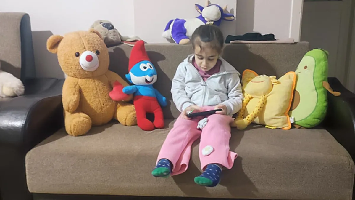 Şiddetli kanaması vardı: 5 yaşındaki Polen'in burnundan tırnak makası zinciri çıktı