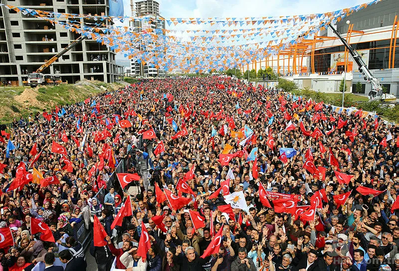 Cumhurbaşkanı Erdoğan, 105 yaşındaki Fikriye ninenin elini öptü 7