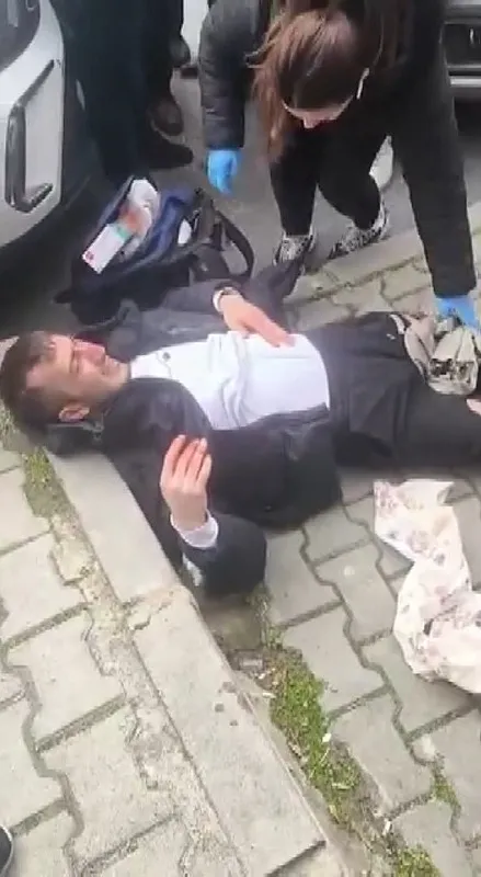 1744197081159.jpeg Kaldırımda yürüyen kişiye 12 el ateş ettiler (DHA)