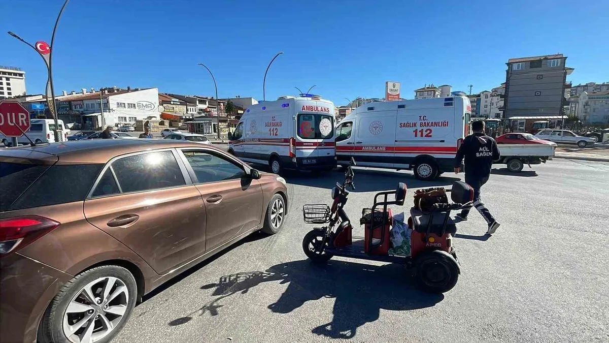 Otomobille üç tekerlekli elektrikli bisiklet çarpıştı: 1 yaralı