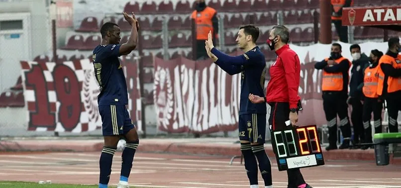 Mesut Özil Fenerbahçe'de ilk maçına Hatayspor karşısında çıktı