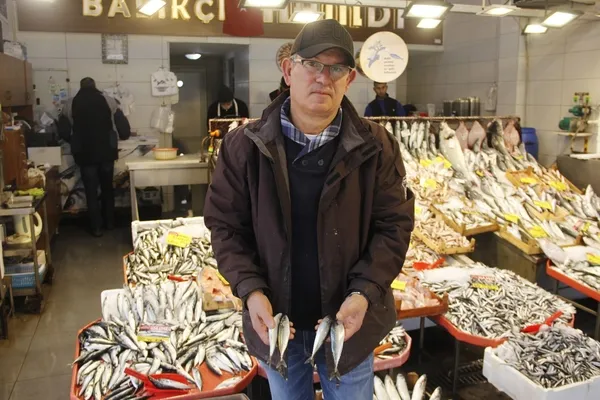 Senelerdir görülmeyen uskumru yavrusu tekrar tezgahları süslemeye başladı