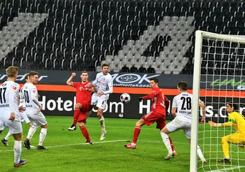 Bayern Münih 2-0 öne geçtiği maçta Borussia Mönchengladbach'a 3-2 yenildi