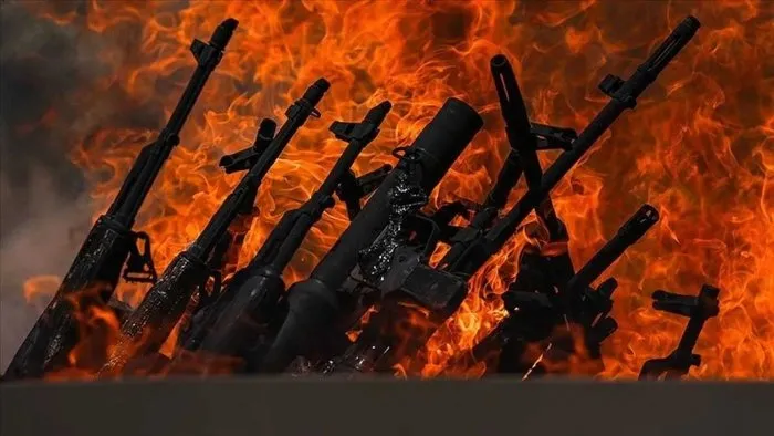 PKK, teröristbaşı Öcalan'ın çağrısı üzerine Irak'ın kuzeyinde silahlarını yakmıştı. (A Haber arşiv)