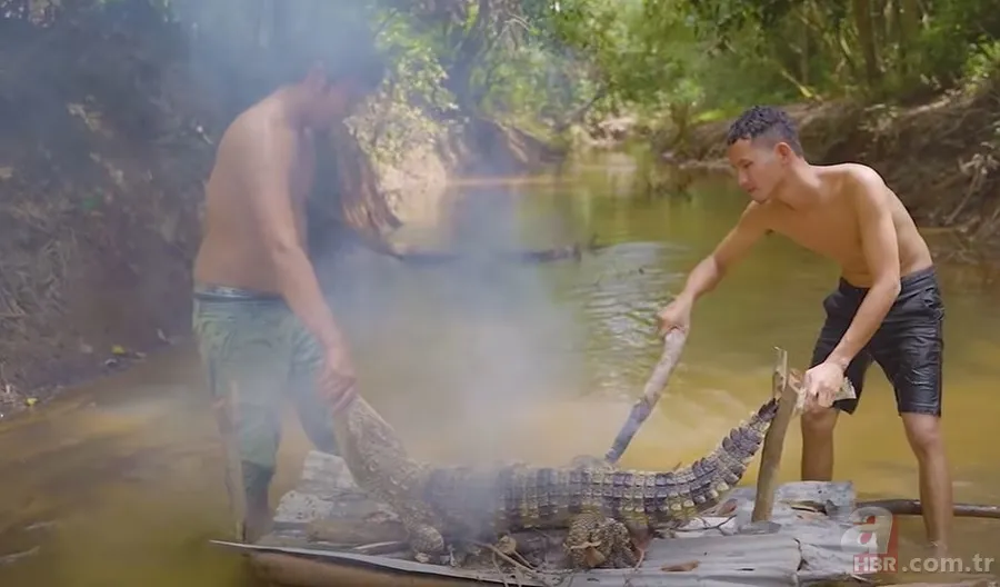 Hayatta kalmak için avladıkları timsahın karnından çıkanlar şoke etti! Mide bulandıran görüntü 15