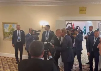 Astana'da sıcak buluşma! Başkan Erdoğan ve Aliyev'in samimi sohbeti böyle görüntülendi: "Bayağı dirisin maşallah"