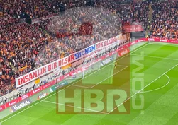 Galatasaray tribünü soykırıma sessiz kalmadı: İnsanlık bir olsun Siyonizm yok olsun
