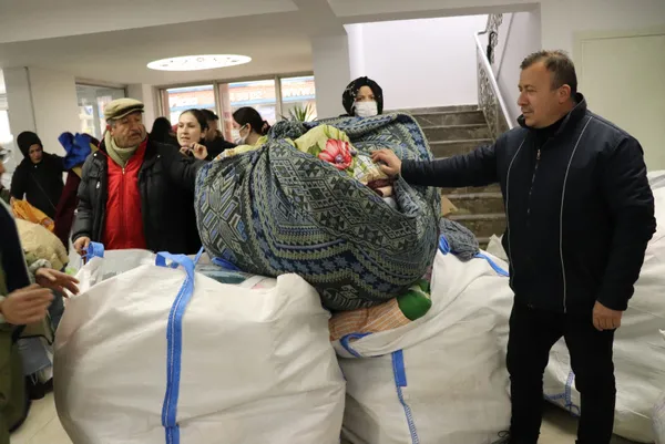 Karadeniz'den deprem bölgesine yardım seferberliği - 1