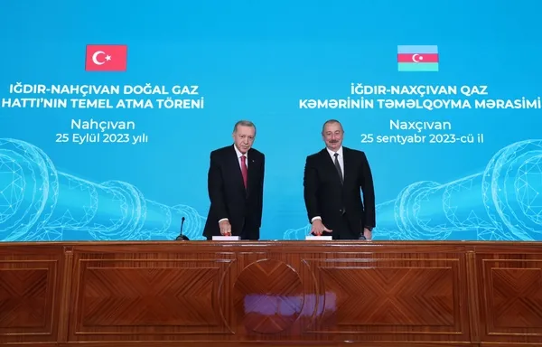Başkan Erdoğan ile Azerbaycan Cumhurbaşkanı İlham Aliyev Iğdır-Nahçıvan doğal gaz boru hattının temelini attı