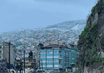Bursa'da nisan ayında kar sürprizi