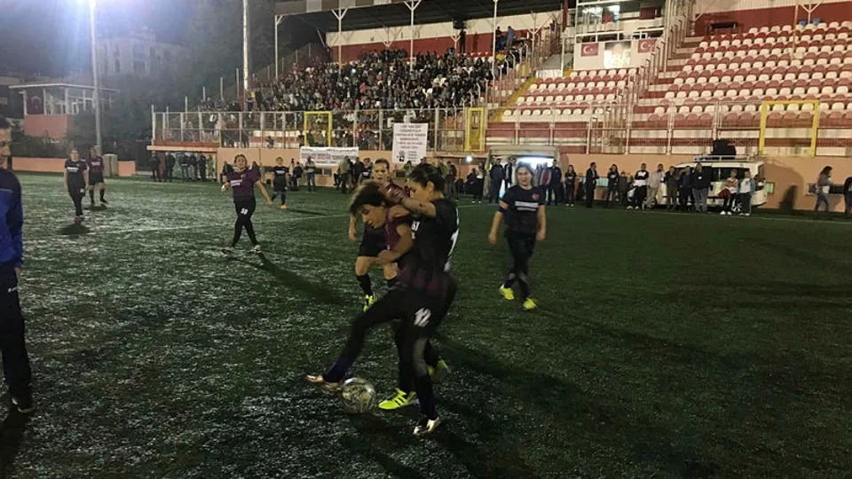 İstanbul'da kadınlar sahaya indi; Kadına Şiddete Hayır!