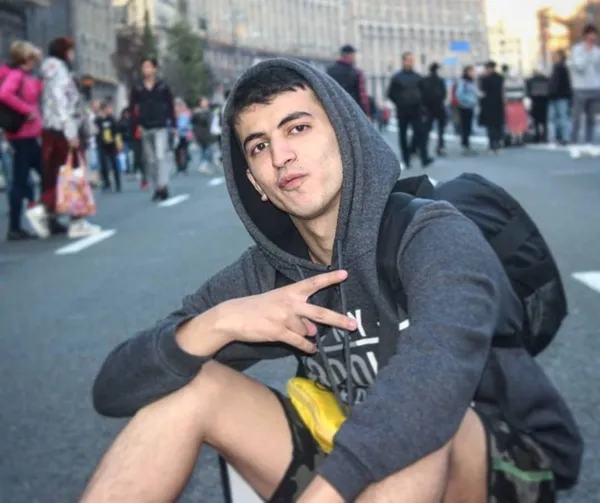 1611739839427.jpg İnsanların duygularını istismar etmişti! Paylaştığı video kurgu çıkan YouTuber Fariz'e gözaltı - 3