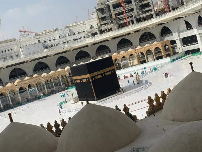 Kabe’de koronavirüs temizliği! Tavaf alanı ilk kez böyle boş kaldı