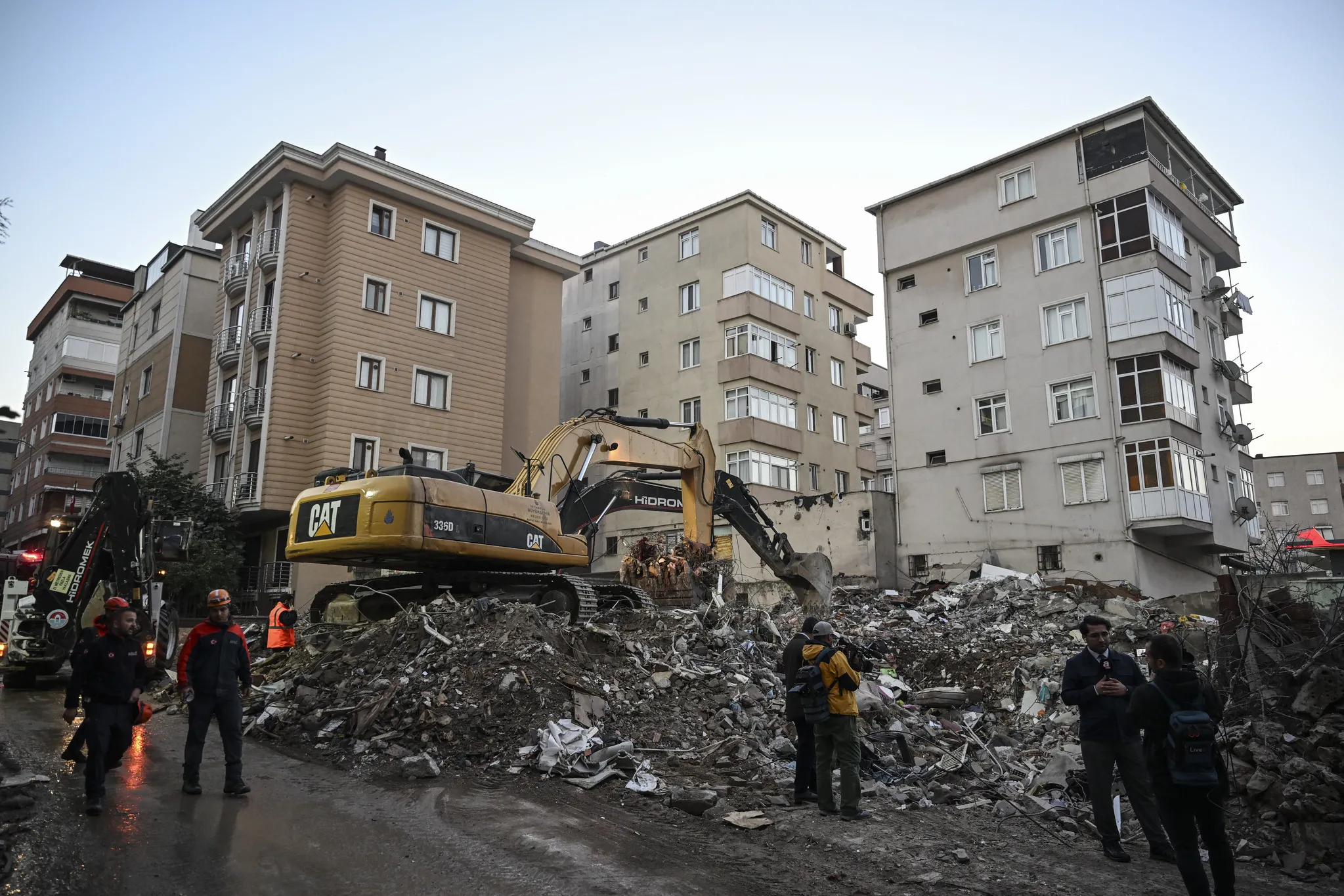 Maltepe'de çöken binanın bilirkişi ön raporu çıktı! 2 şüpheli tutuklandı: Dikkat çeken ifadeler ahaber.com.tr'de