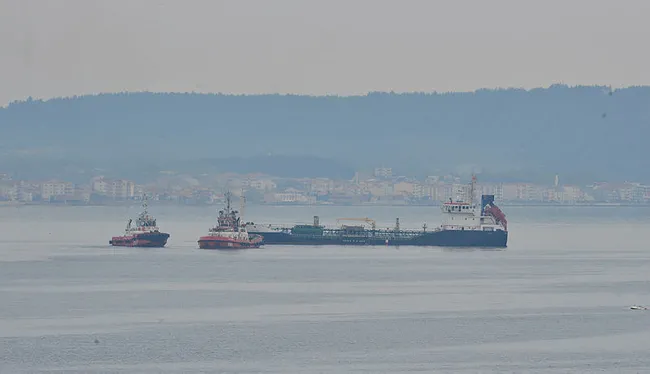 Çanakkale Boğazı'ndan geçen bir tankerde makine arızası - 1