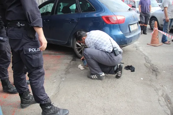 hayrete-dusuren-olay-havaya-siktigi-kursunla-omzunu-yaraladi-1663751458542.jpg Hayrete düşüren olay! Havaya sıktığı kurşunla omzunu yaraladı - 1