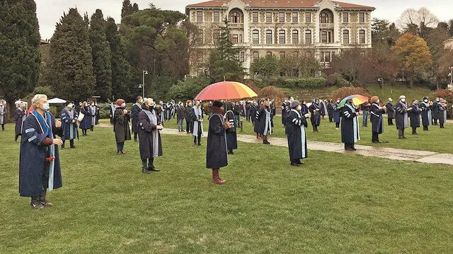 Boğaziçi Üniversitesi bu cesareti kimden alıyor? Kendini yasaların üstünde görüyor! Ne YÖK’ü ne de MEB’i dikkate alıyor