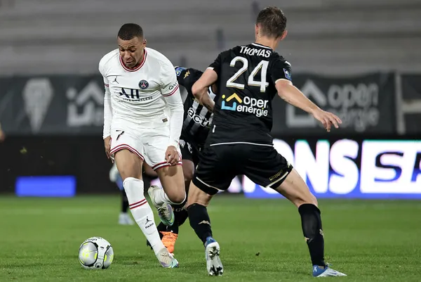 PSG Ligue 1’de şampiyonluğa koşuyor! Üst üste dördüncü galibiyet