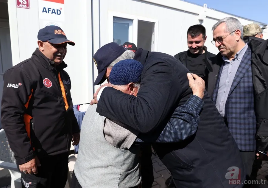 Milli Savunma Bakanı Hulusi Akar, Deprem Harekat Planı'nı saat saat açıkladı: Uzaktan ahkam kesmekle olmuyor 25