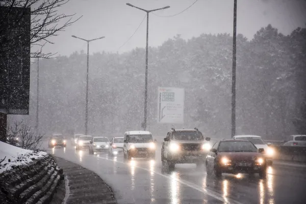 son-dakika-istanbulda-sabah-saatlerinde-yagan-kar-saskina-ugratti-kar-yagisi-devam-edecek-mi-meteorolojiden-fl-1647837509598.jpg SON DAKİKA! İstanbul'da sabah saatlerinde yağan kar şaşkına uğrattı! Kar yağışı devam edecek mi? Meteoroloji'den flaş uyarı geldi - 7