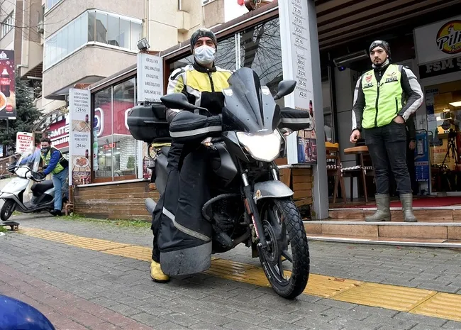 motokuryelere-yeni-duzenleme-ulastirma-bakani-abdulkadir-uraloglu-detaylari-anlatti-1702305852975.jpg MOTOKURYELERE YENİ DÜZENLEME! Ulaştırma Bakanı Abdulkadir Uraloğlu detayları anlattı - 2