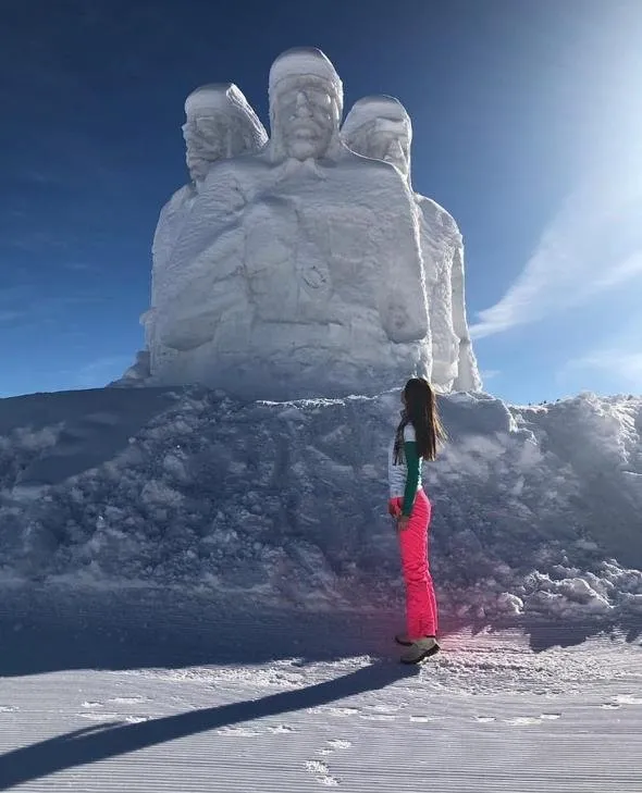 Ebru Şallı karda pilates yaptı, sosyal medya yıkıldı