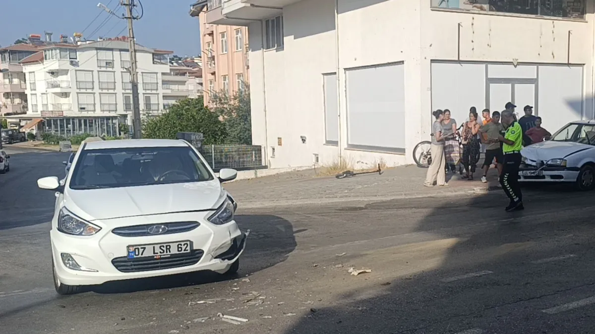 Manavgat'ta iki otomobil çarpıştı: 1 yaralı