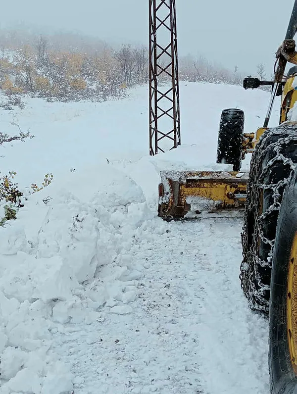 1667922956193.jpg Yurttan kar manzaraları! 10 santimetreyi aştı bazı yollar kapandı! Gün boyu etkili oldu... - 2