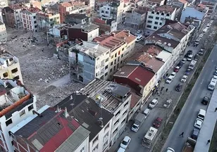 CHP'li belediyeden kentsel dönüşüm skandalı: Çivi bile çakmayıp maliyeti yüksek sözleşme dayattılar