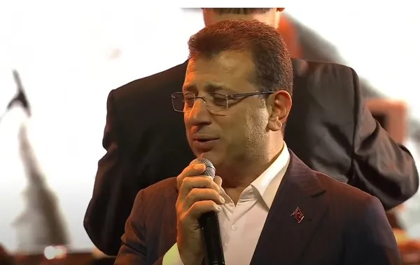 İmamoğlu’ndan manidar şarkı seçimi: Atatürk anmasında ’Uzun İnce Bir Yoldayım’ı seslendirdi