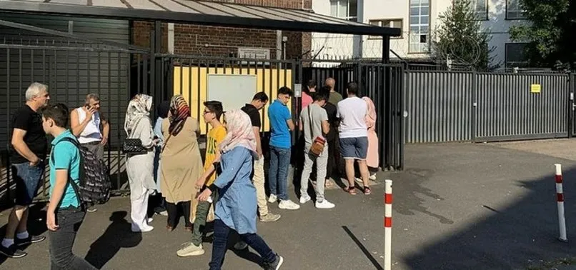 Resmi Gazete'de yayımlandı! ‘Borçlanarak emeklilik’ için akın ettiler