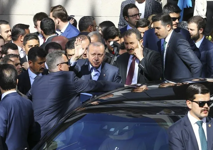 Başkan Erdoğan, AK Parti Ankara İl Başkanlığını ziyaret etti