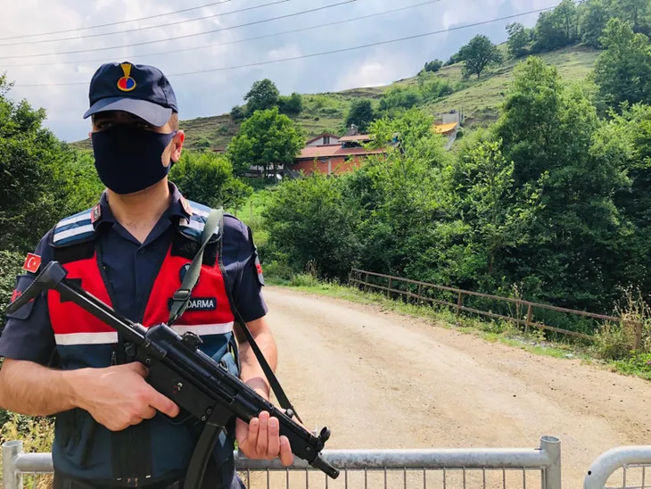 koronavirusu-yalovadan-getirmislerdi-o-koyde-karantina-sona-erdi-1593181921335.jpg Koronavirüsü Yalova'dan getirmişlerdi! O köyde karantina sona erdi - 1
