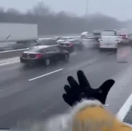 Onlarca araç birbirine girdi