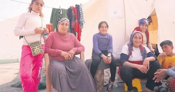 hatayi-bosaltacaklar-diyenlere-depremzedelerden-ders-gibi-cevap-asla-terk-etmeyiz-1677305126763.jpeg 'Hatay’ı boşaltacaklar' diyenlere depremzedelerden ders gibi cevap: Asla terk etmeyiz - 2