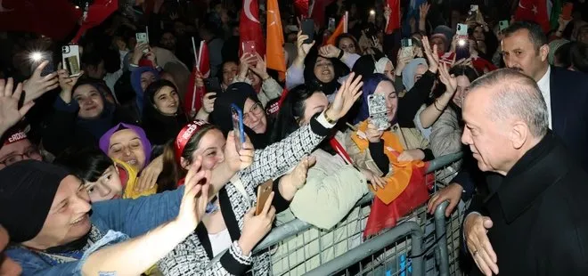 Başkan Recep Tayyip Erdoğan’dan tarihi seçimin ardından balkon konuşmasında flaş mesajlar: Açık ara öndeyiz