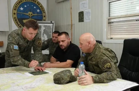 kosova-savunma-bakanindan-bayraktar-sihaya-ovguler-guclu-ve-guvende-hissediyoruz-1717188488454.jpg Kosova Savunma Bakanından Bayraktar SİHA'ya övgüler: Güçlü ve güvende hissediyoruz