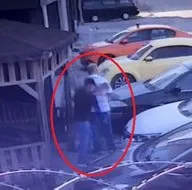 İstanbulda bıçaklı saldırgan dehşeti! Servis beklerken defalarca bıçaklandı